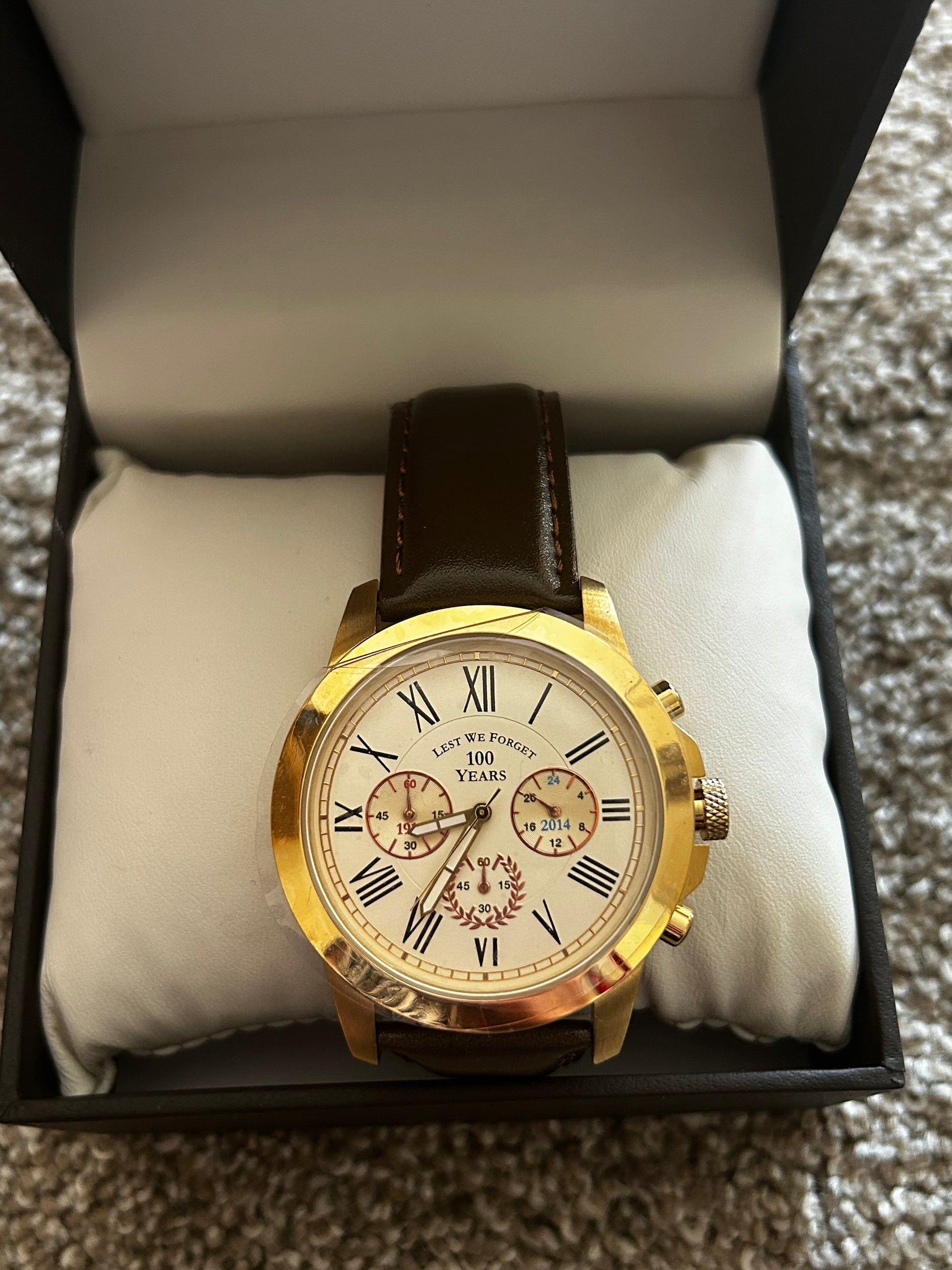 boxed vintage style men's watch