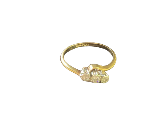 Vintage 18 Ct Gold Diamond trilogy Ring Size P